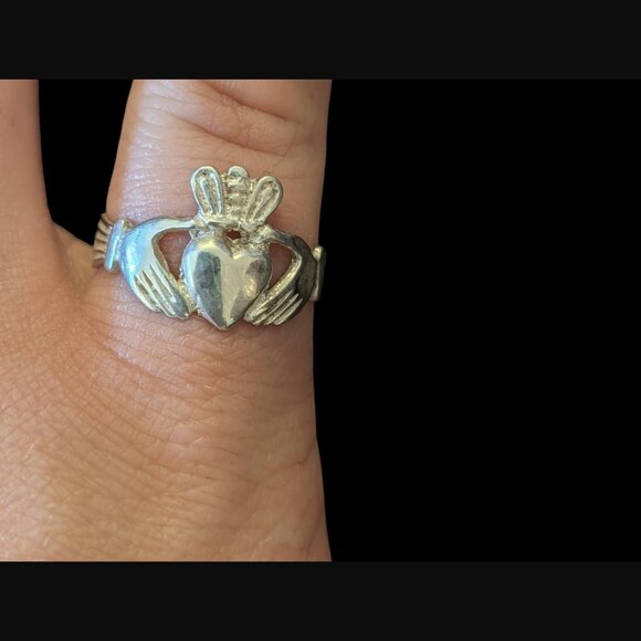 Vintage 925 Sterling Silver Size 6.5 Claddagh Ring - Picture 4 of 9